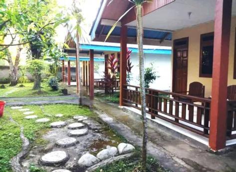 Tangkoko Macaca Hotel Rinondoran Exterior photo