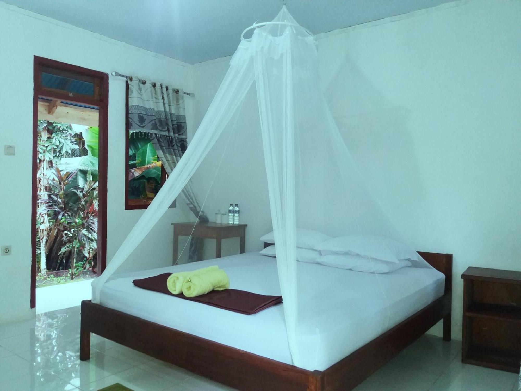 Tangkoko Macaca Hotel Rinondoran Exterior photo