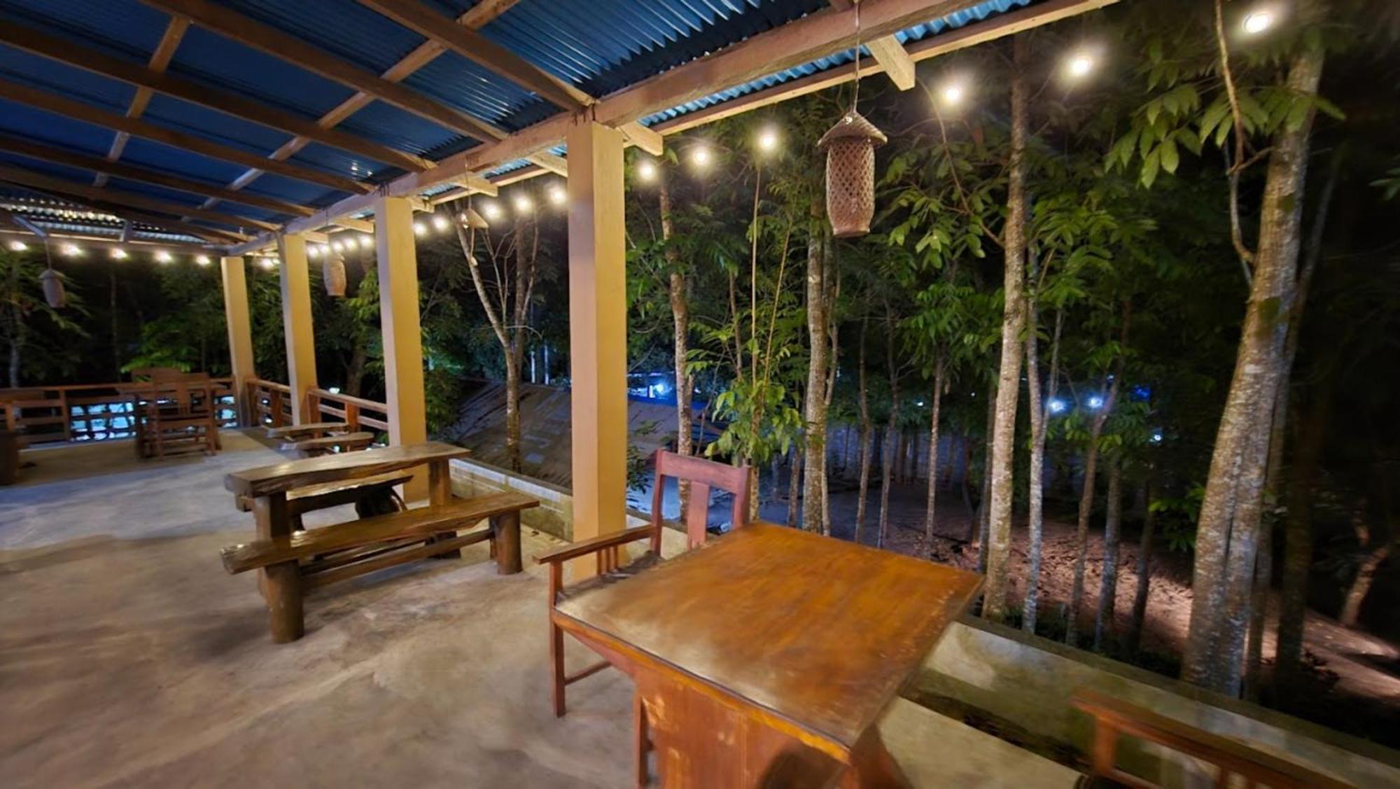 Tangkoko Macaca Hotel Rinondoran Exterior photo