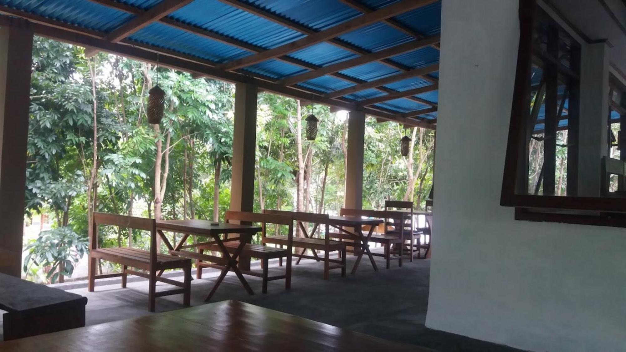 Tangkoko Macaca Hotel Rinondoran Exterior photo